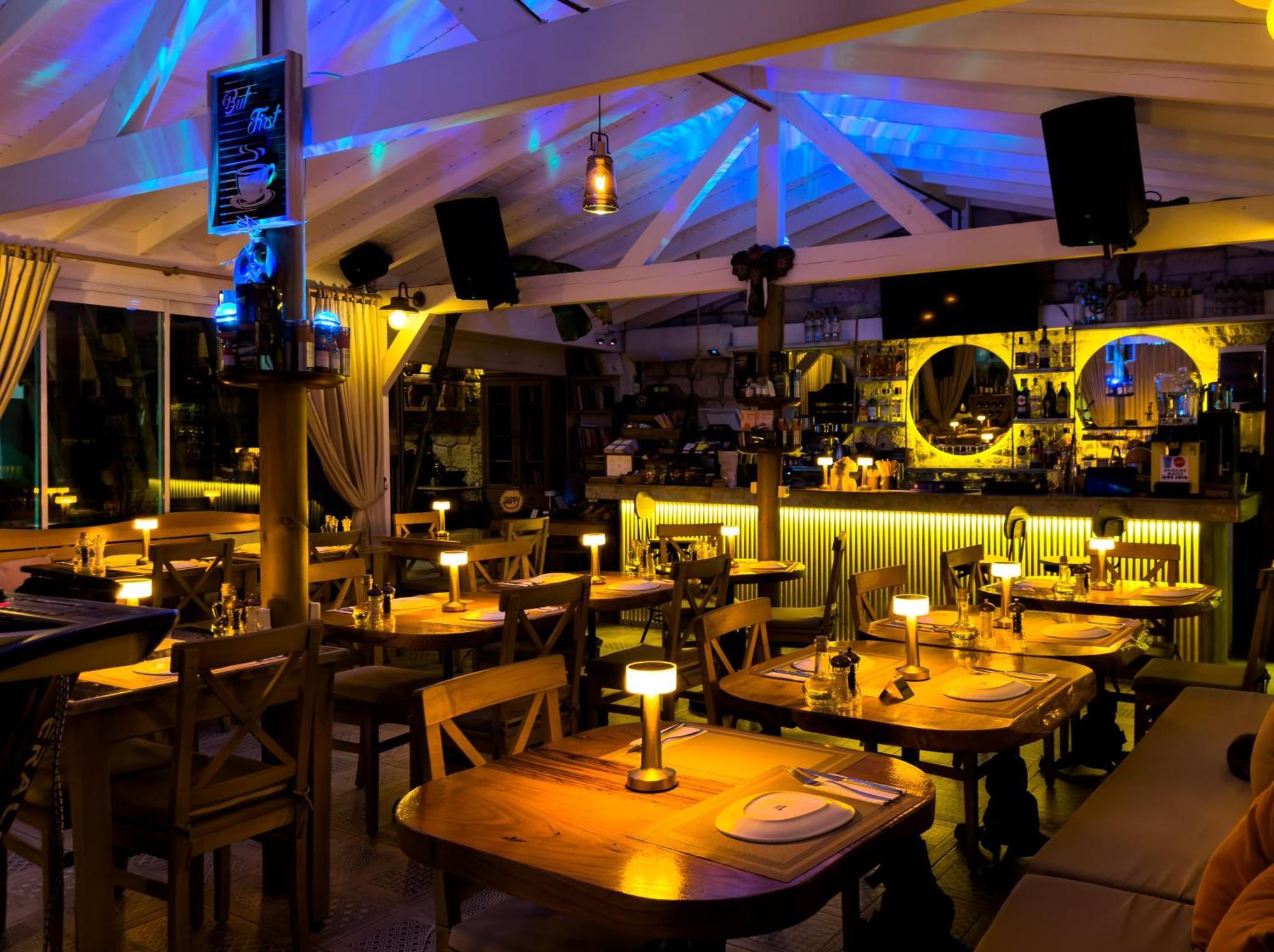 Banana Alacati Food & Stay - Adults Only מראה חיצוני תמונה